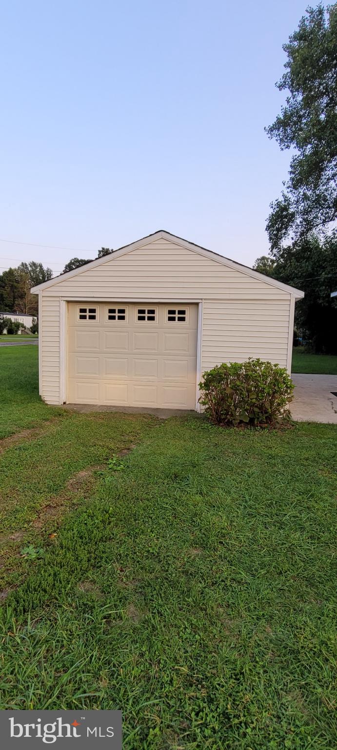 Detached Garage