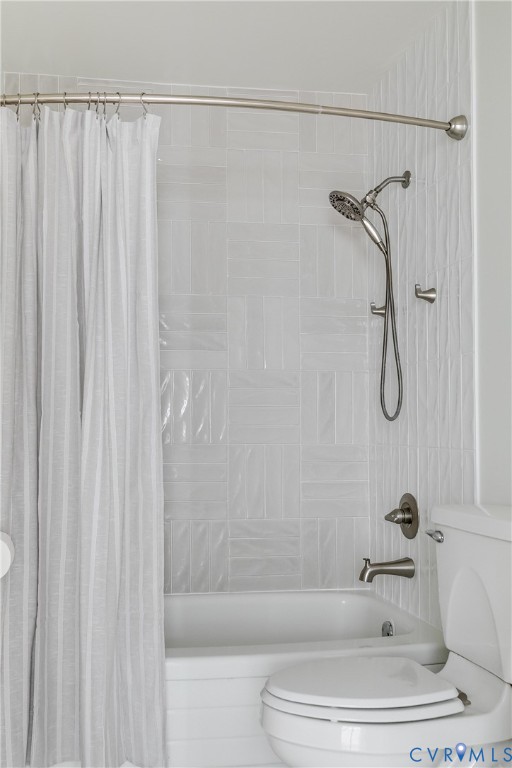 9814 Durango Road Henrico, VA 23228 - Photo 22 of 27 a bathroom with a bath tub