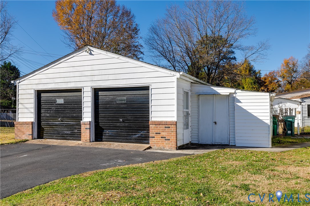 9814 Durango Road Henrico, VA 23228 - Photo 27 of 27 a front view of a house