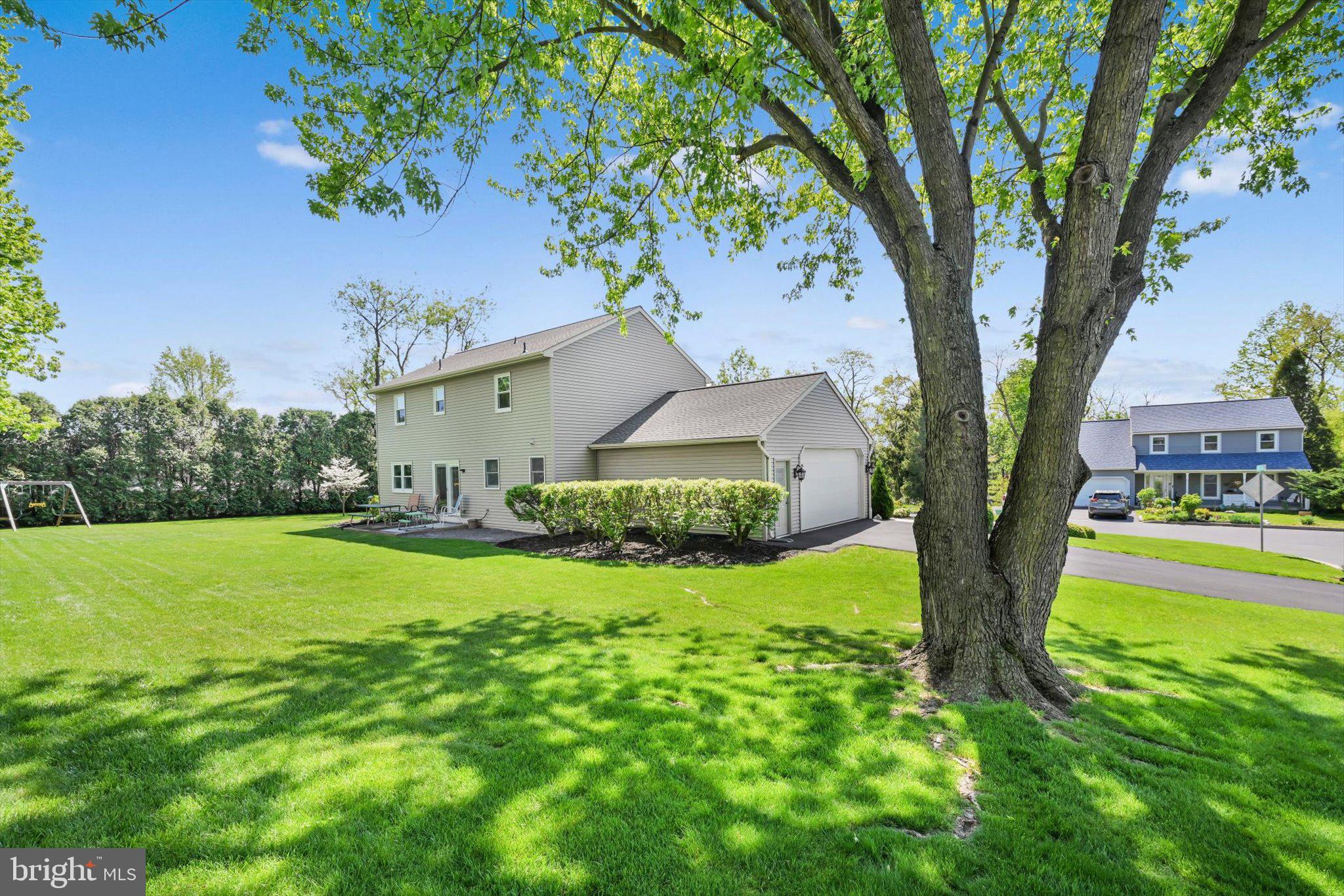 30 Edgewood Drive Lititz, PA 17543 - Photo 40 of 47 a front view of a house with garden