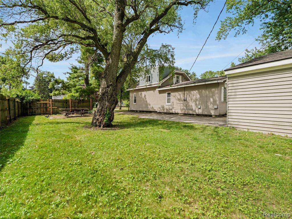 2330 Wiltshire Road Berkley, MI 48072 - Photo 13 of 21