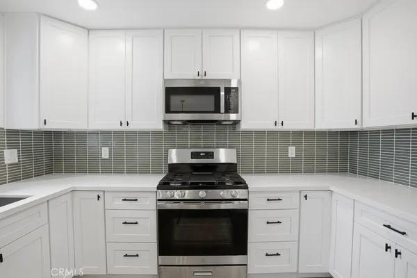 $749,000 | 2400 West Hemlock Street, Oxnard, CA 93035