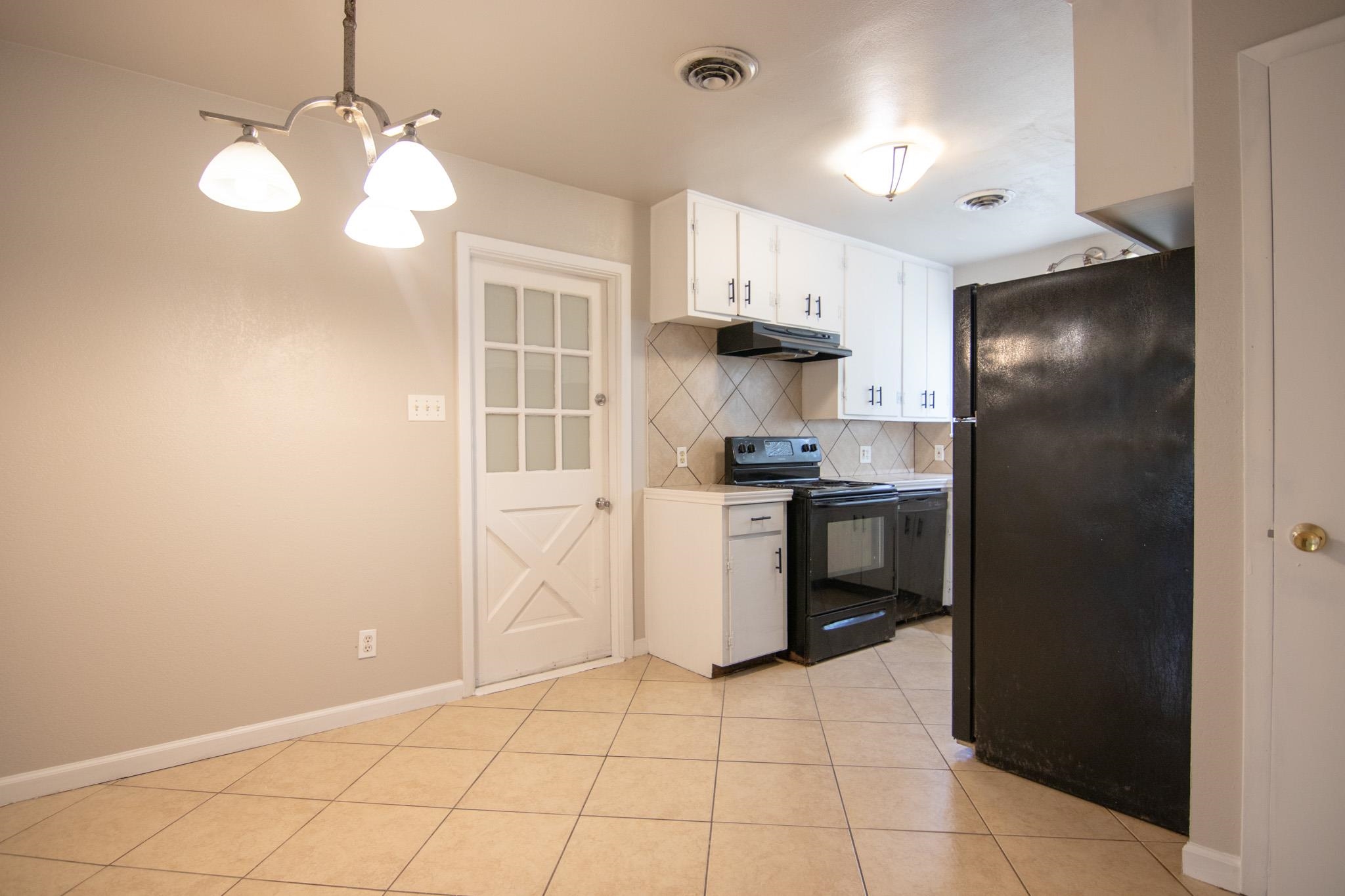 3714 Ridgemont Drive Orange, TX 77630 - Photo 3 of 9