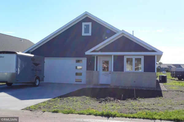 $325,000 | 1506 Elsie Drive North, Glencoe, MN 55336
