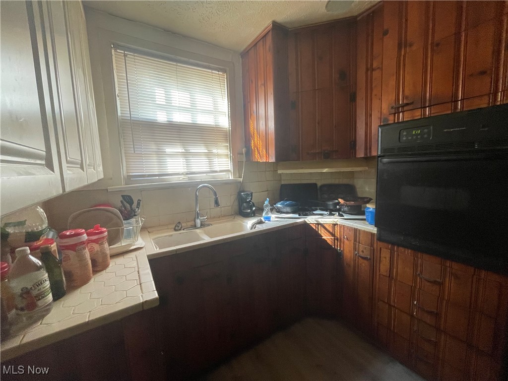 3549 Daleford Road Cleveland, OH 44120 - Photo 11 of 32 Lower Unit Kitchen