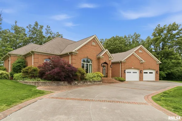 $525,000 | 285 Fairway Drive, Harrisburg, IL 62946