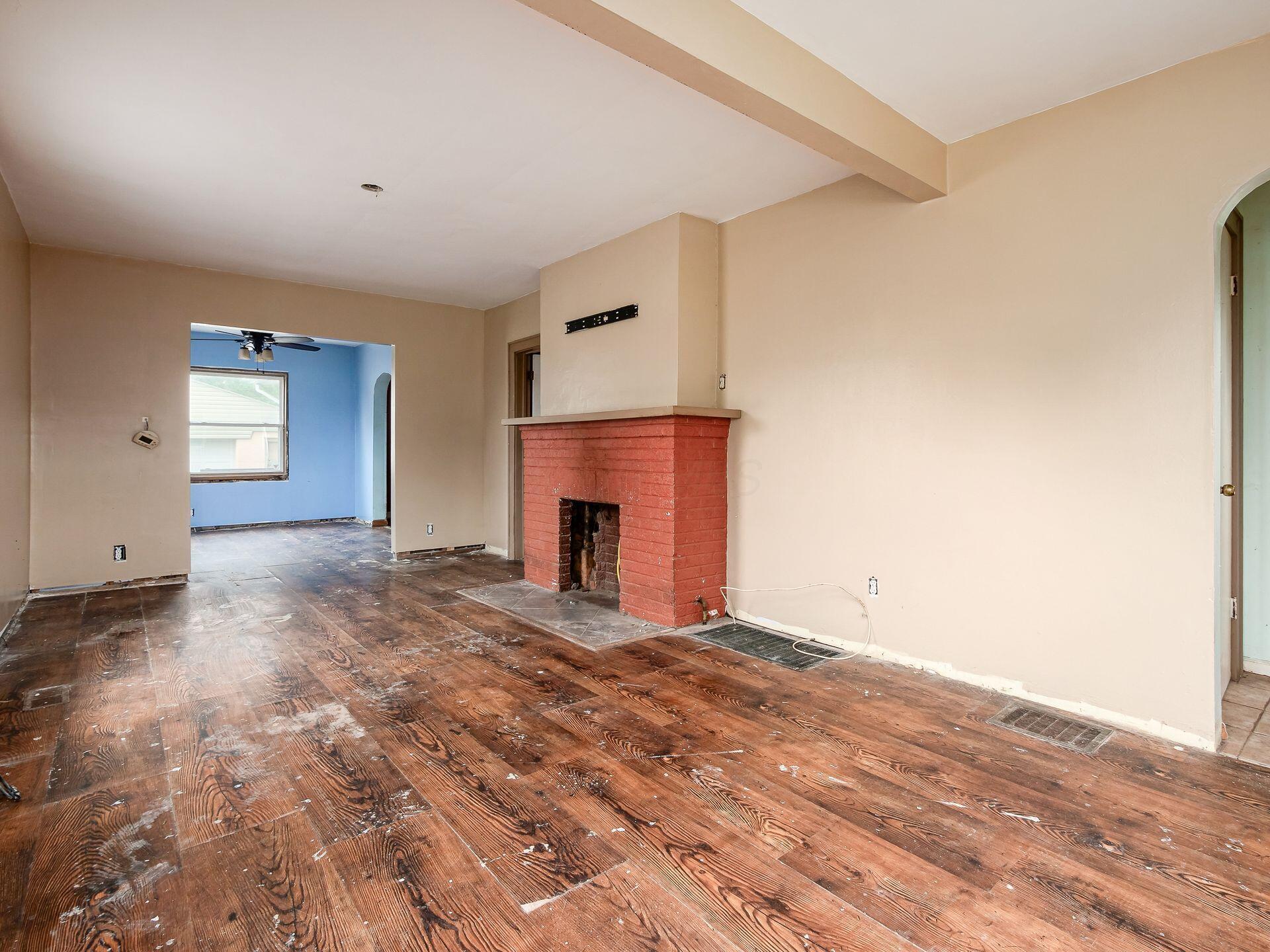 2231 Sale Road Columbus, OH 43224 - Photo 5 of 31 Living Room