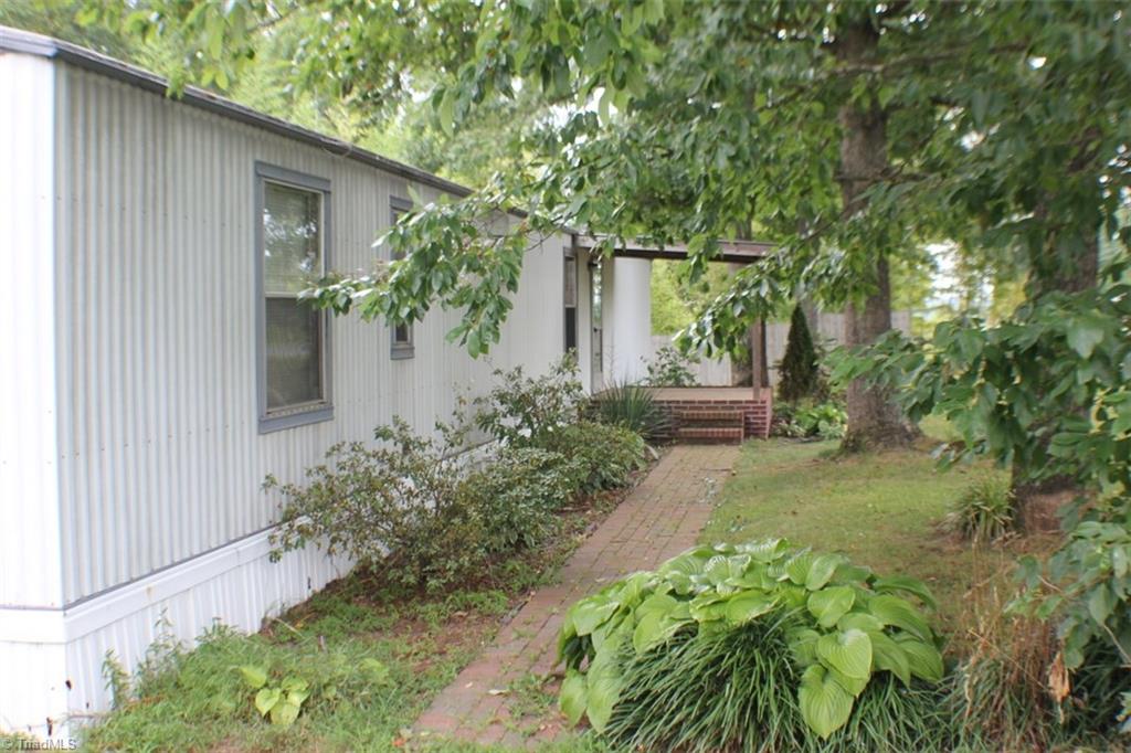 2112 Haystack Road Mount Airy, NC 27030 - Photo 4 of 22 Gallery Image 4