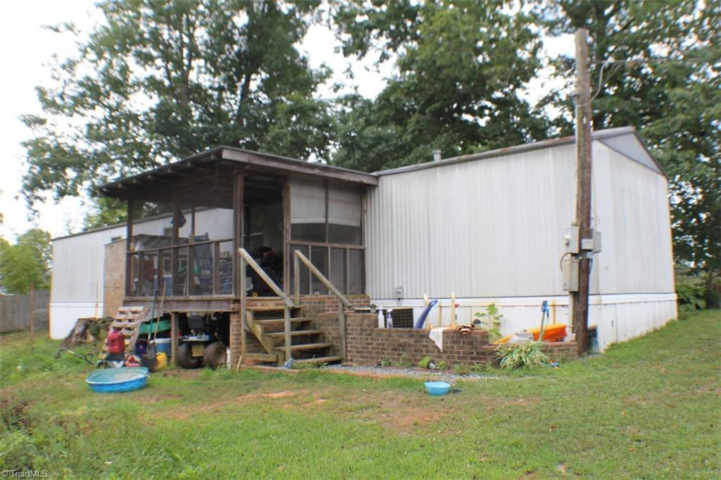 2112 Haystack Road Mount Airy, NC 27030 - Photo 5 of 22 Gallery Image 5