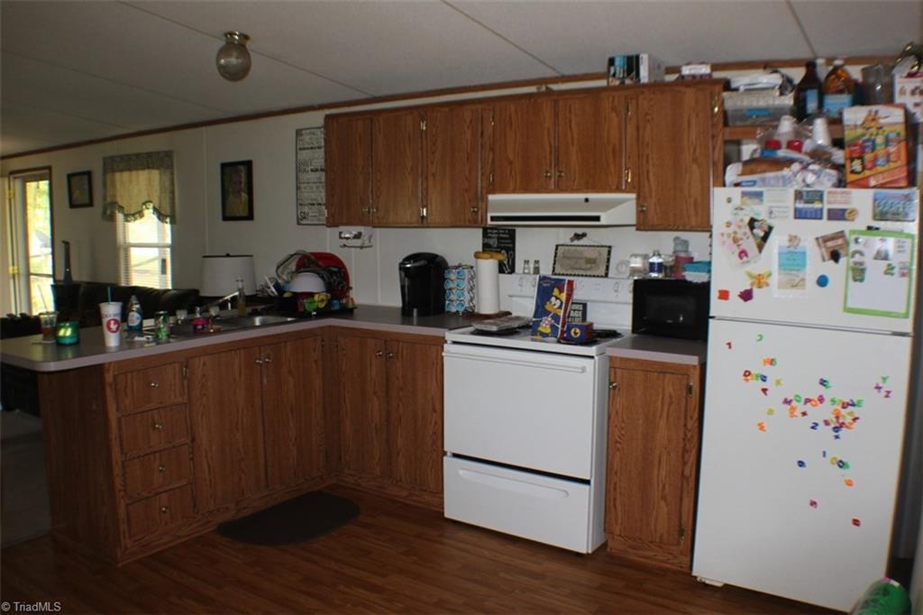 2112 Haystack Road Mount Airy, NC 27030 - Photo 7 of 22 Gallery Image 7
