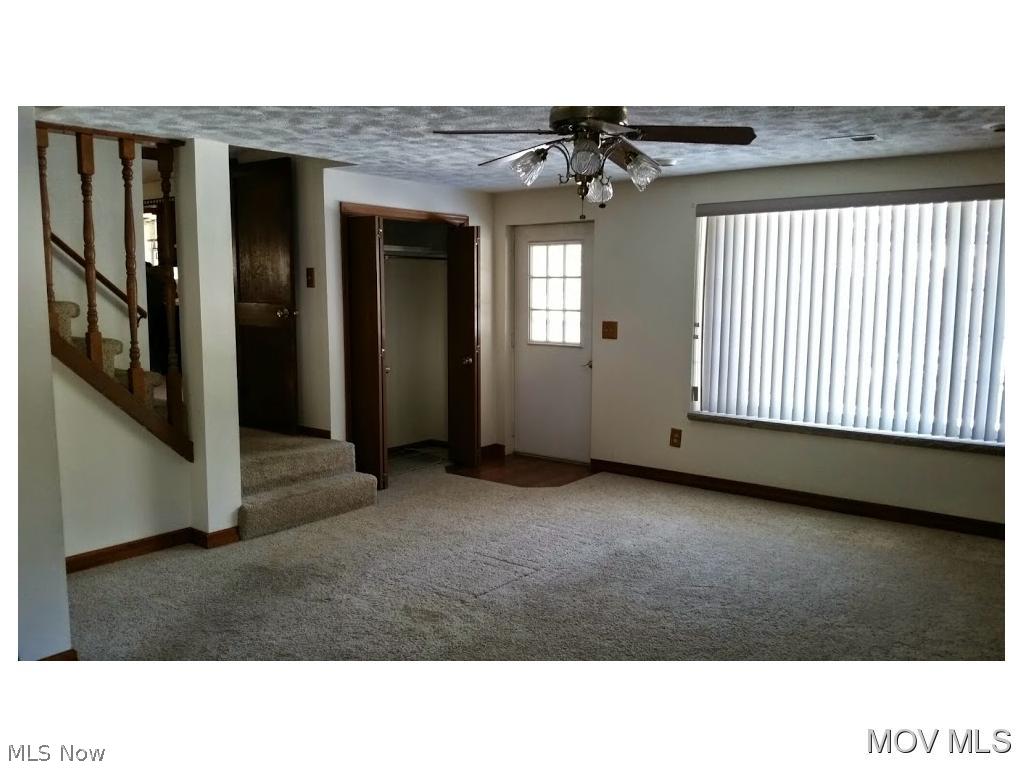 2050 Congress Road Belpre, OH 45714 - Photo 11 of 19 Living Room