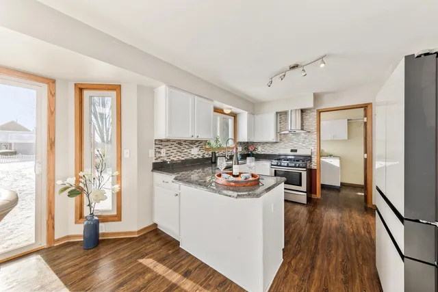 $549,900 | 641 Small Farm Road, Mukwonago, WI 53149