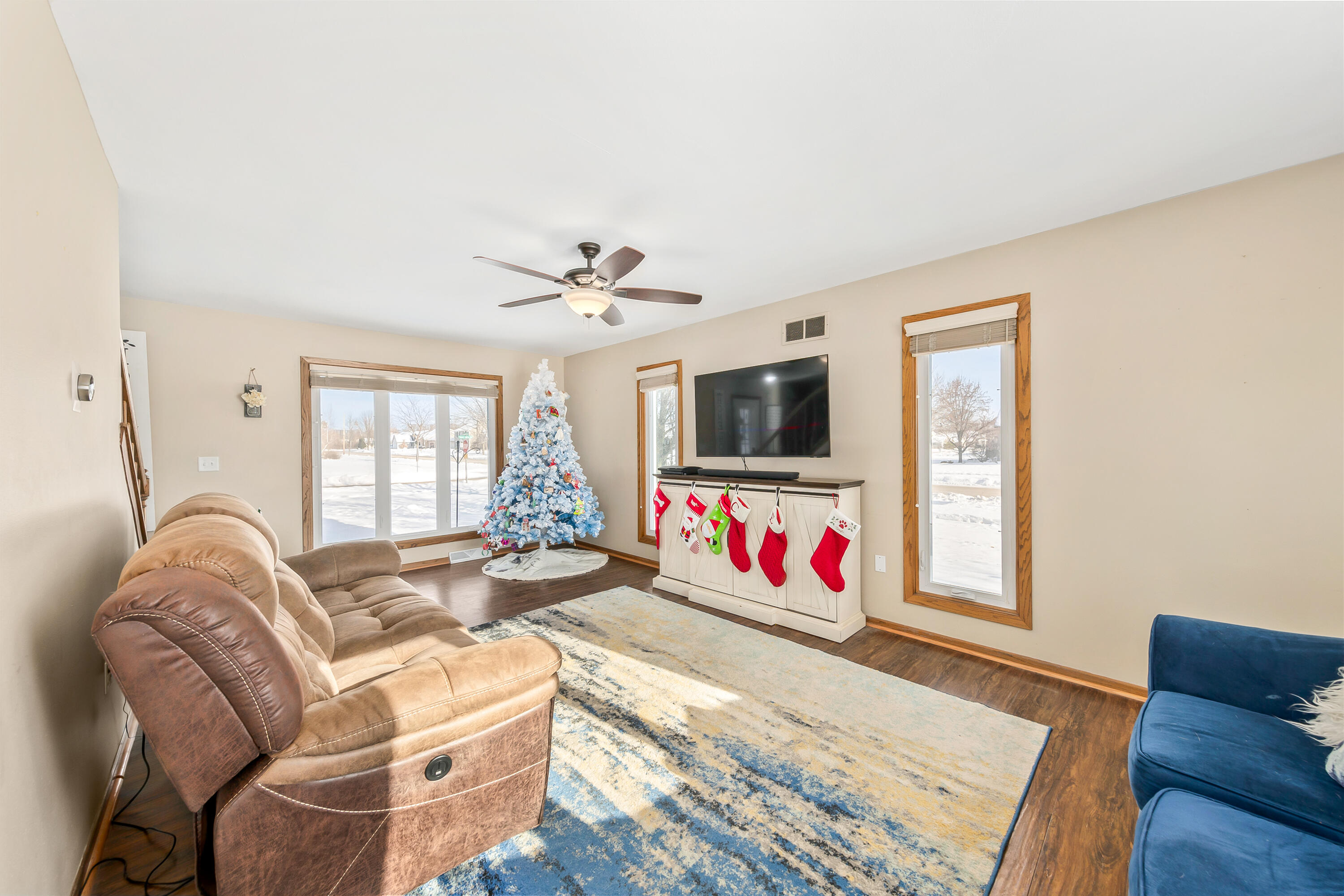 641 Small Farm Road Mukwonago, WI 53149 - Photo 15 of 50 Living Room