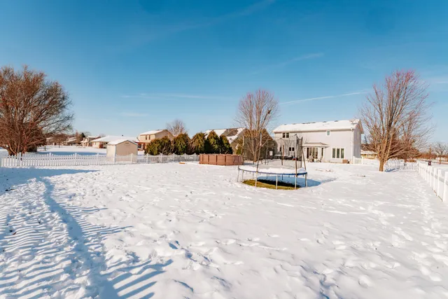 $549,900 | 641 Small Farm Road, Mukwonago, WI 53149