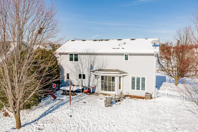 $549,900 | 641 Small Farm Road, Mukwonago, WI 53149