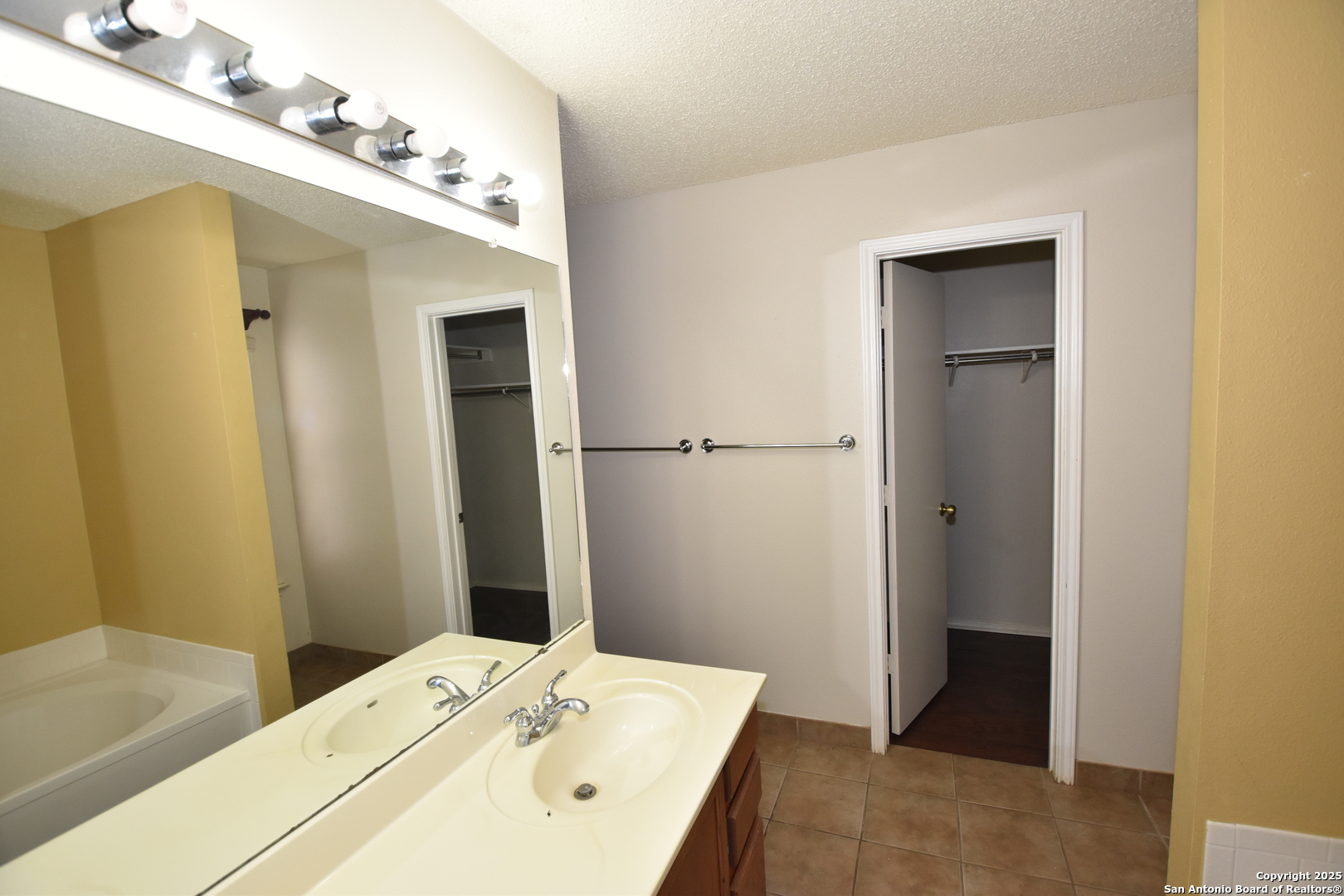 1607 Pinetum Drive San Antonio, TX 78213 - Photo 15 of 26 a bathroom with a tub sink and a mirror