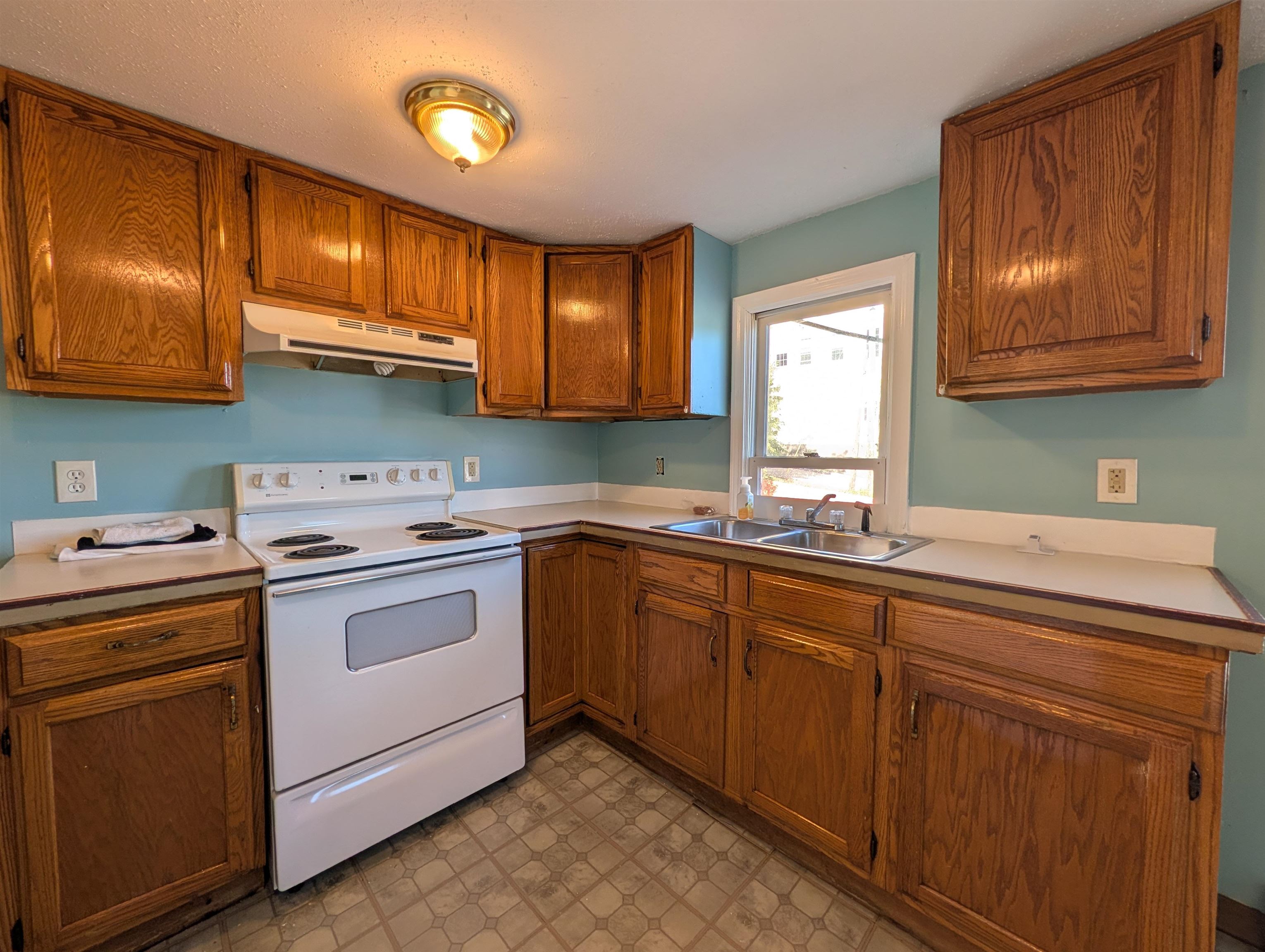 3 Market Street, Unit 2 Somersworth, NH 03878 - Photo 4 of 16