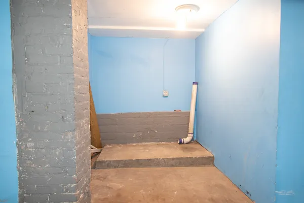 an empty room with windows and closet
