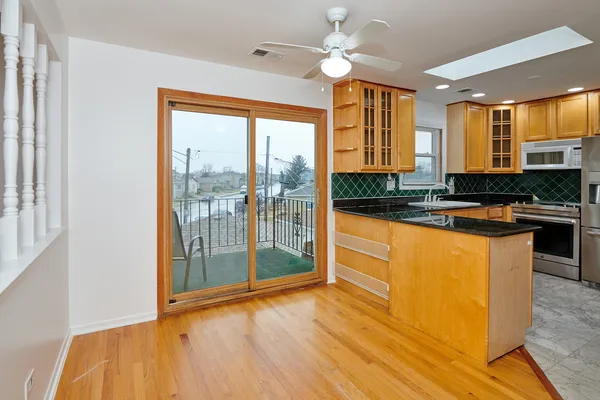 $2,300 | 6780 West Forest Preserve Drive, Unit 2, Harwood Heights, IL 60706