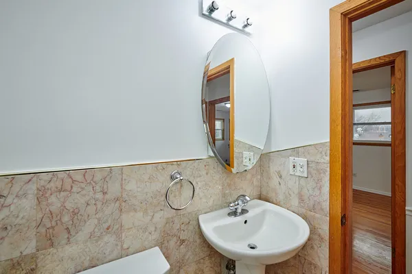 $2,300 | 6780 West Forest Preserve Drive, Unit 2, Harwood Heights, IL 60706