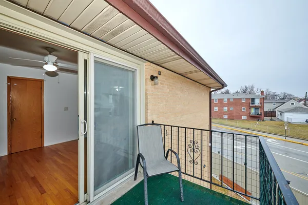 $2,300 | 6780 West Forest Preserve Drive, Unit 2, Harwood Heights, IL 60706