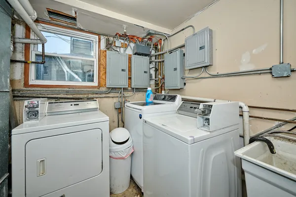 $2,300 | 6780 West Forest Preserve Drive, Unit 2, Harwood Heights, IL 60706