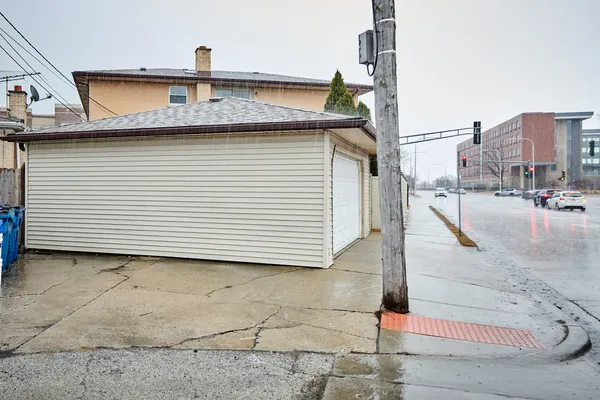 $2,300 | 6780 West Forest Preserve Drive, Unit 2, Harwood Heights, IL 60706