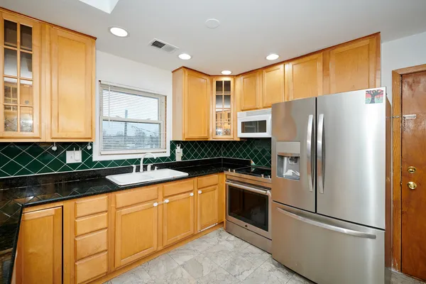 $2,300 | 6780 West Forest Preserve Drive, Unit 2, Harwood Heights, IL 60706