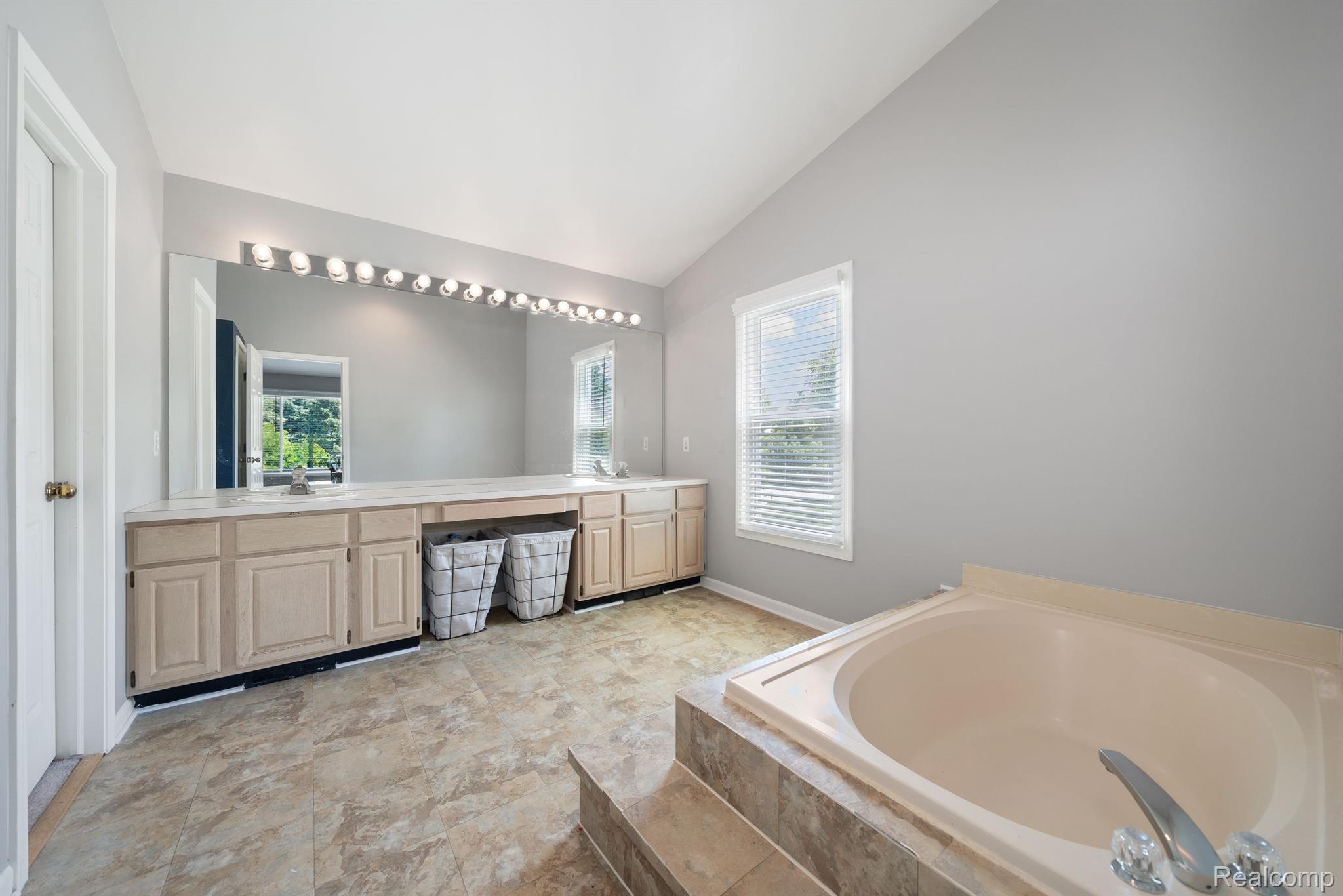 2372 Millbrook Court Rochester, MI 48306 - Photo 20 of 34 Gallery Image 20