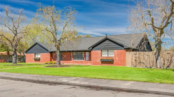 $279,900 | 1618 West 10th Street, Freeport, TX 77541