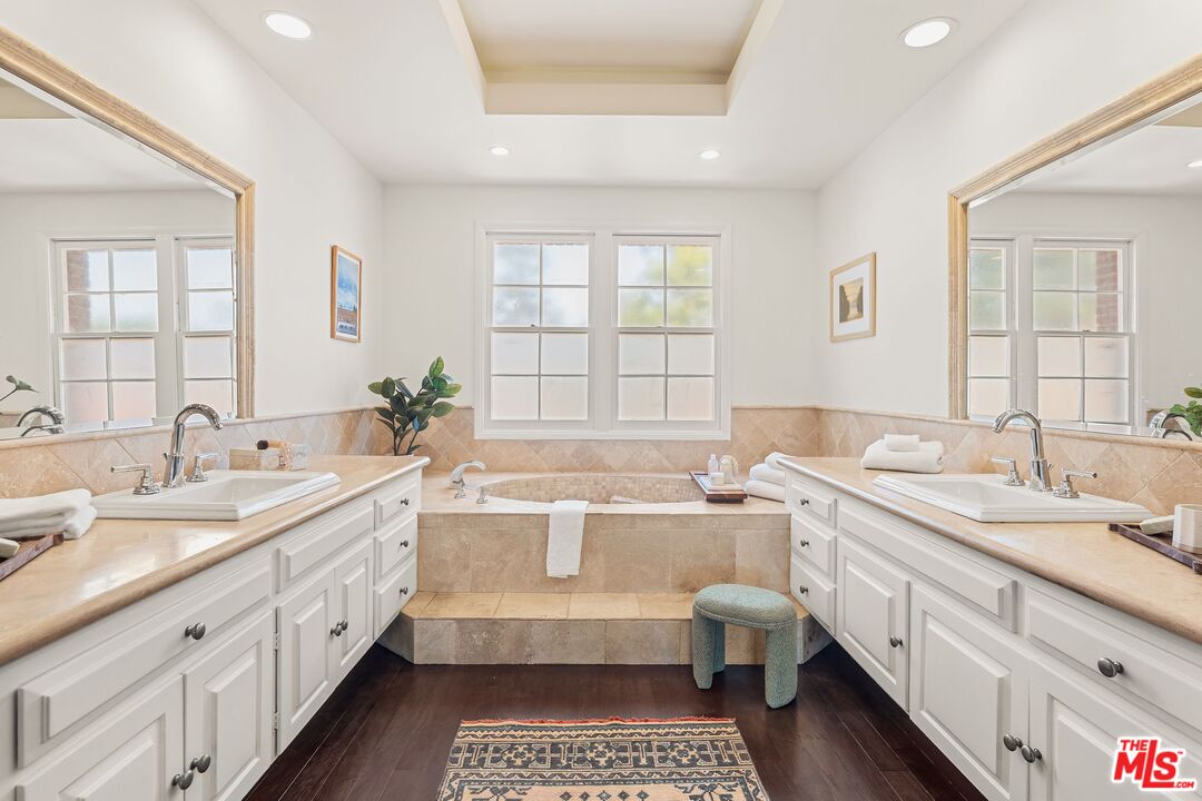 2125 Ridge Drive Los Angeles, CA 90049 - Photo 19 of 32