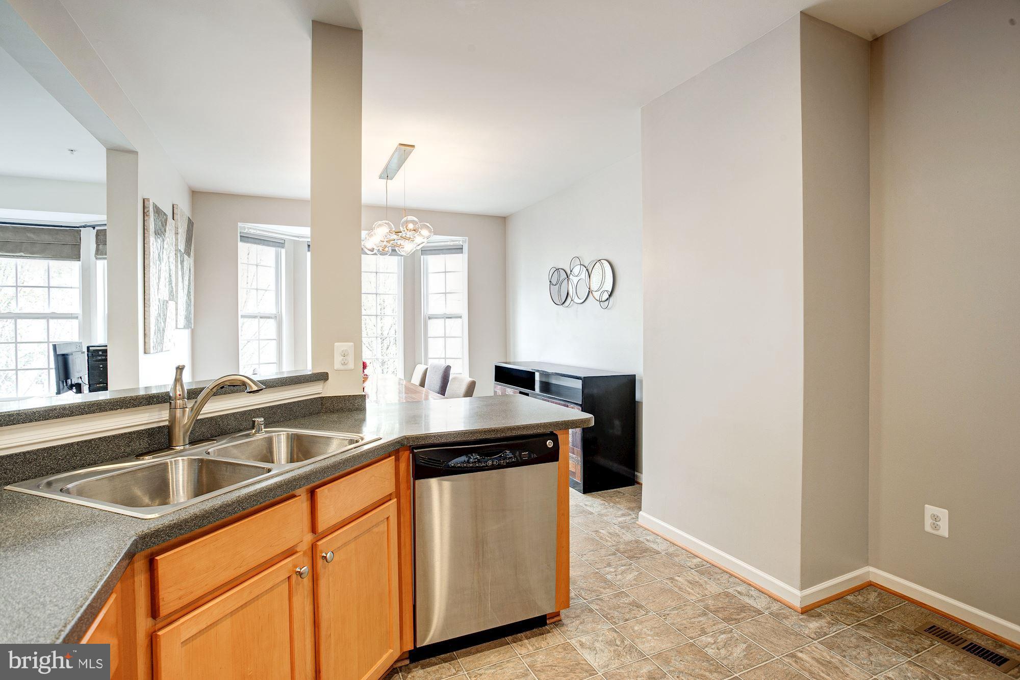 7115 Silverleaf Oak Road, Unit 224 Elkridge, MD 21075 - Photo 14 of 35 Kitchen