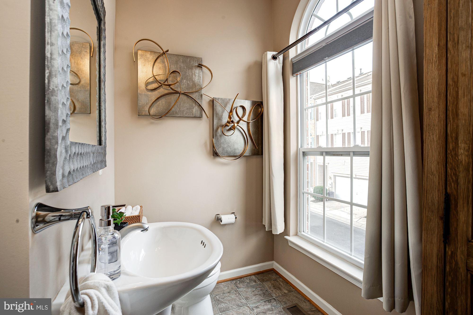 7115 Silverleaf Oak Road, Unit 224 Elkridge, MD 21075 - Photo 15 of 35 Powder Room