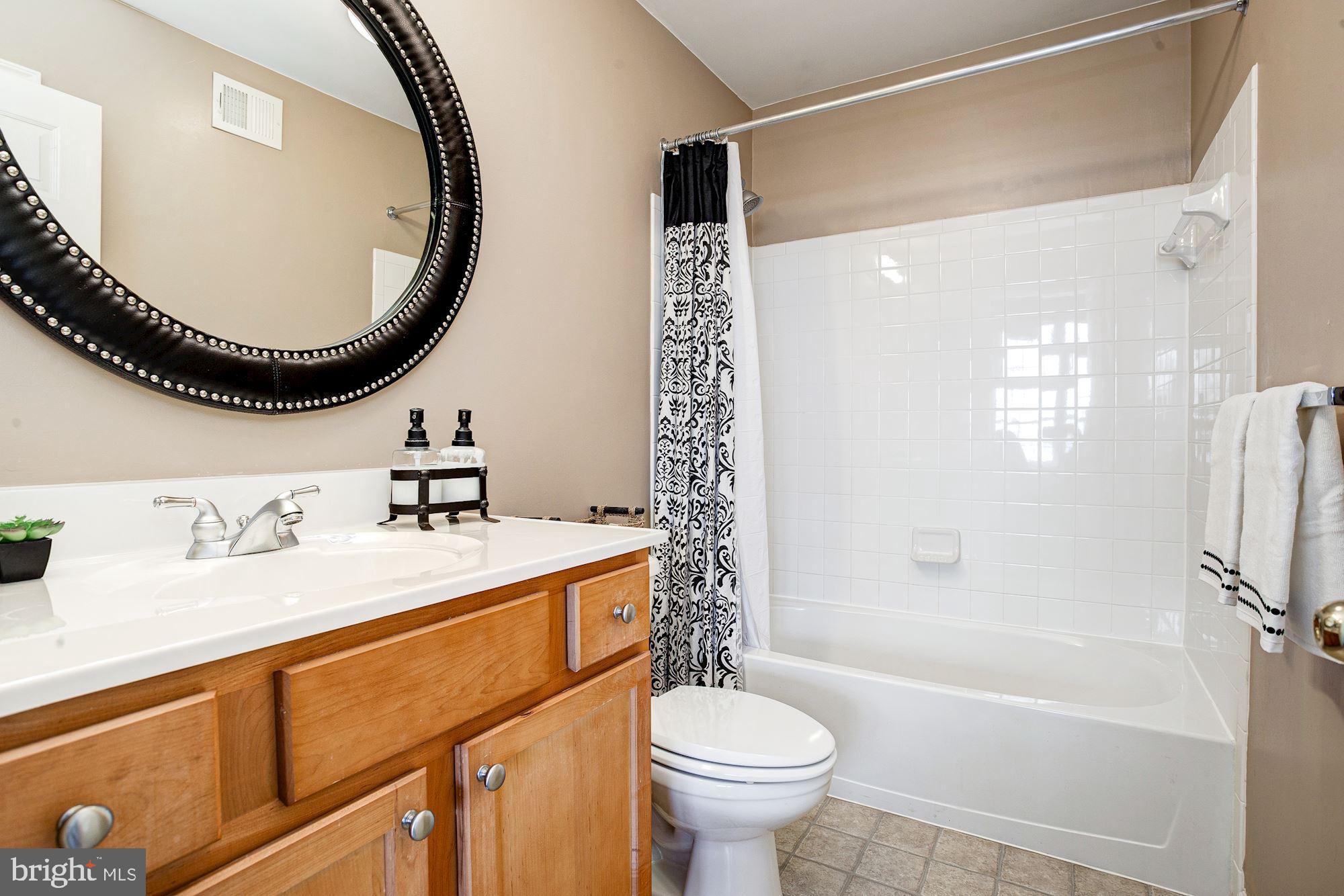 7115 Silverleaf Oak Road, Unit 224 Elkridge, MD 21075 - Photo 20 of 35 Full Bath