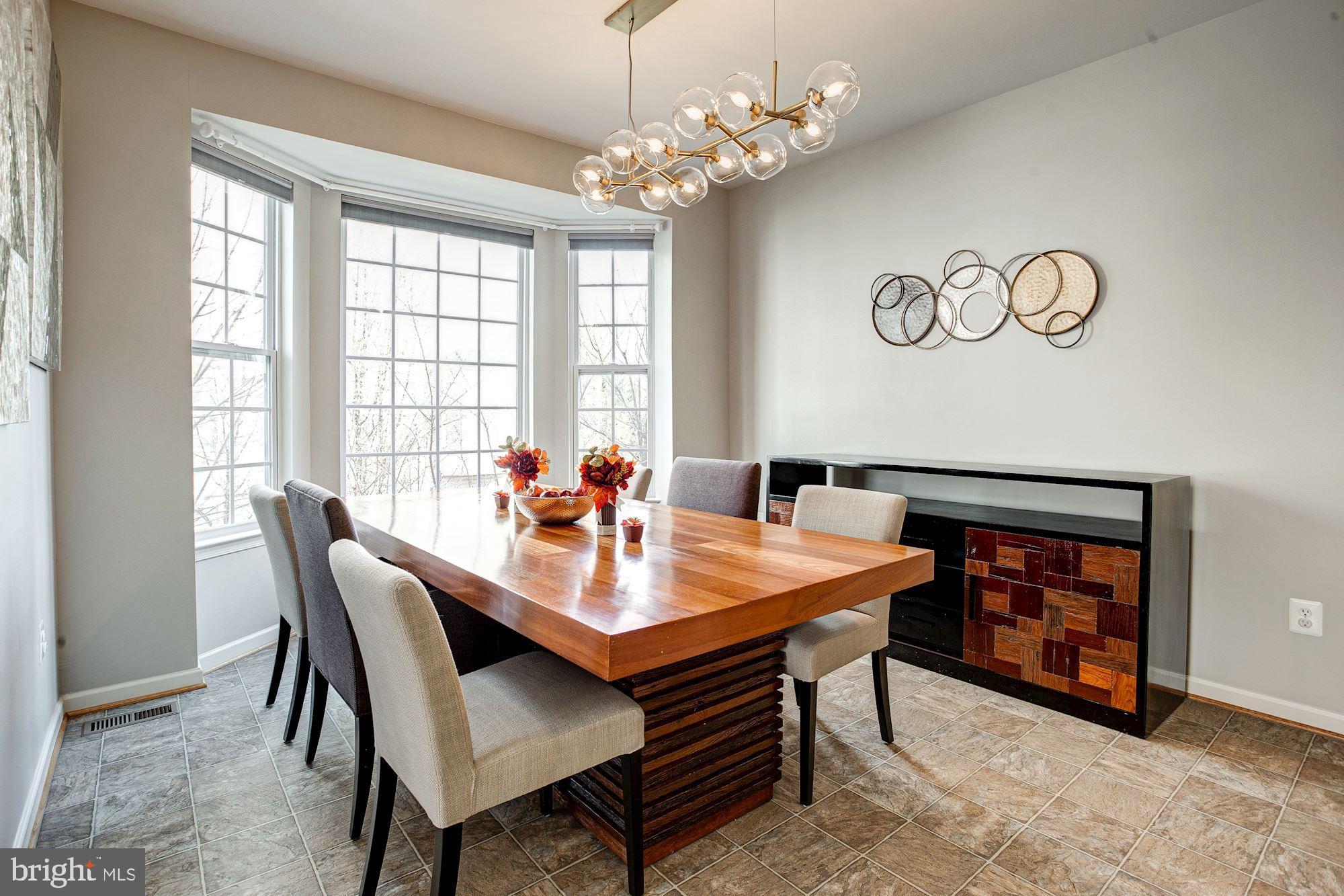 7115 Silverleaf Oak Road, Unit 224 Elkridge, MD 21075 - Photo 8 of 35 Dining Room