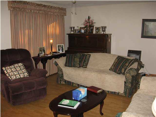 204 Blackjack Road Collins, MS 39428 - Photo 6 of 12 Large living area