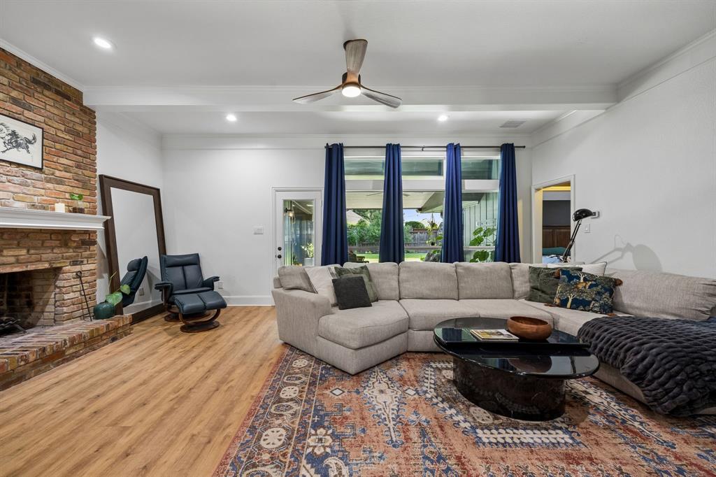 8839 Kingsley Road Dallas, TX 75231 - Photo 4 of 36 Gallery Image 4