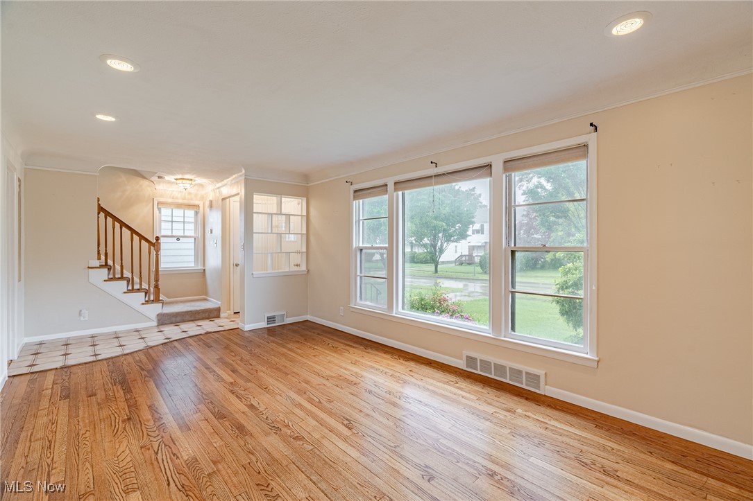 4092 Charlton Road Cleveland, OH 44121 - Photo 3 of 33 Gallery Image 3