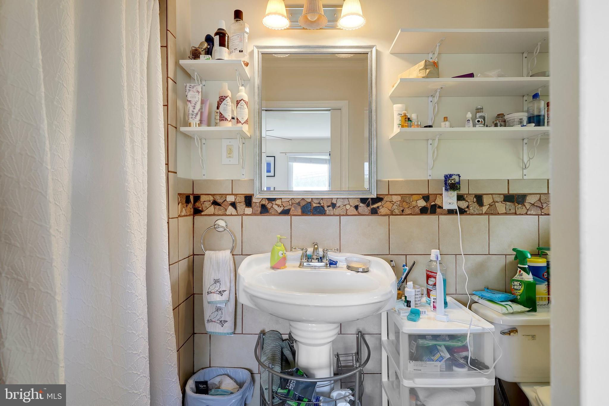 7938 Fingerboard Road Frederick, MD 21704 - Photo 24 of 56 Bathroom off Bedroom 1 on main