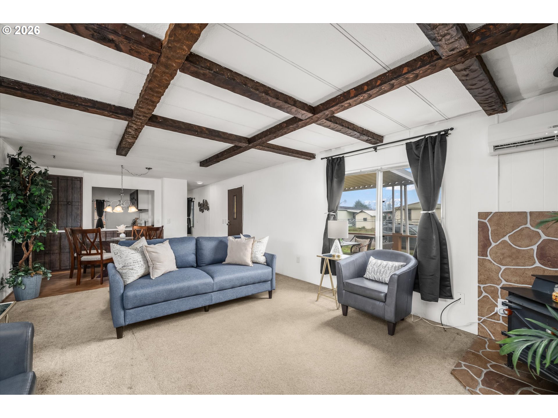 5335 Daisy Street, Unit 131 Springfield, OR 97478 - Photo 5 of 28 Living Room