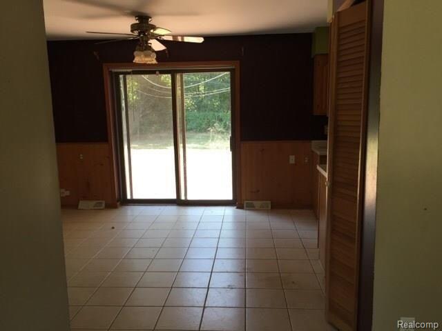 3665 Mark Road Waterford, MI 48328 - Photo 5 of 17 5.jpg
