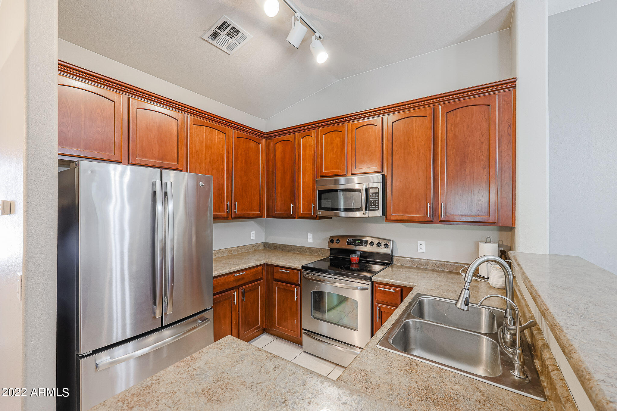 2727 North Price Road, Unit 57 Chandler, AZ 85224 - Photo 3 of 29 Kitchen
