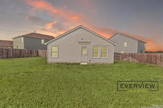 $1,900 | 5499 Daphne Path, San Antonio, TX 78253