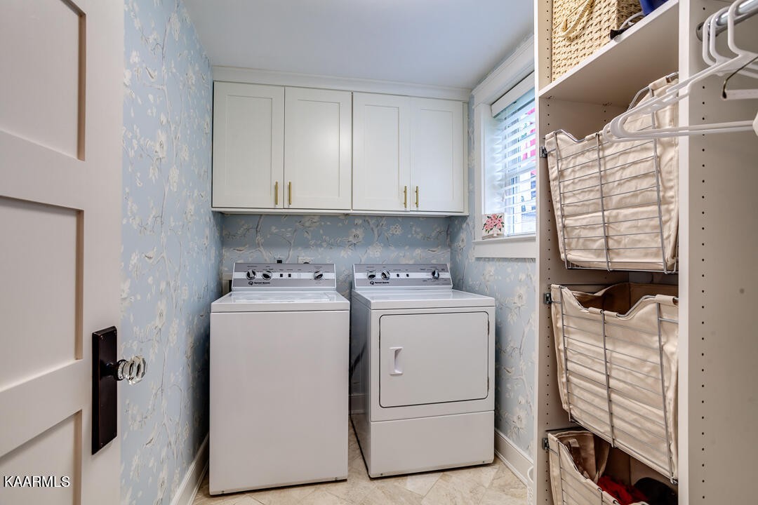 433 Smith Road Knoxville, TN 37934 - Photo 20 of 42 a utility room with dryer and washer