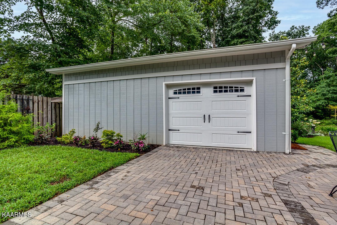 433 Smith Road Knoxville, TN 37934 - Photo 37 of 42 a view of a house with a small yard