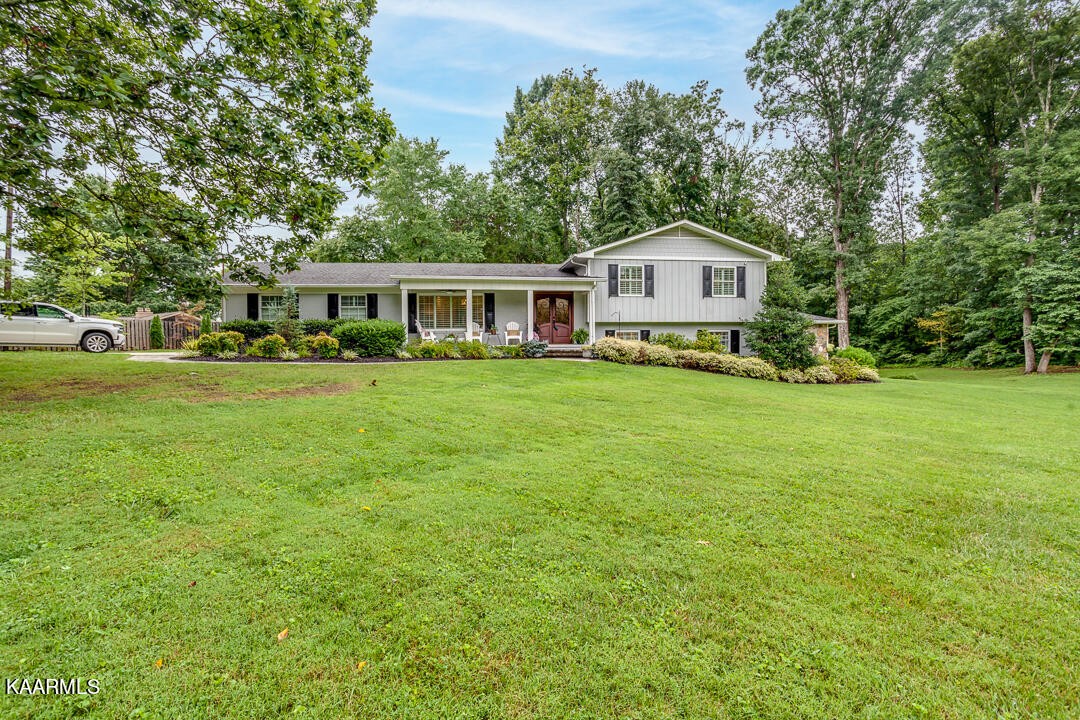 433 Smith Road Knoxville, TN 37934 - Photo 42 of 42 a front view of a house with a garden
