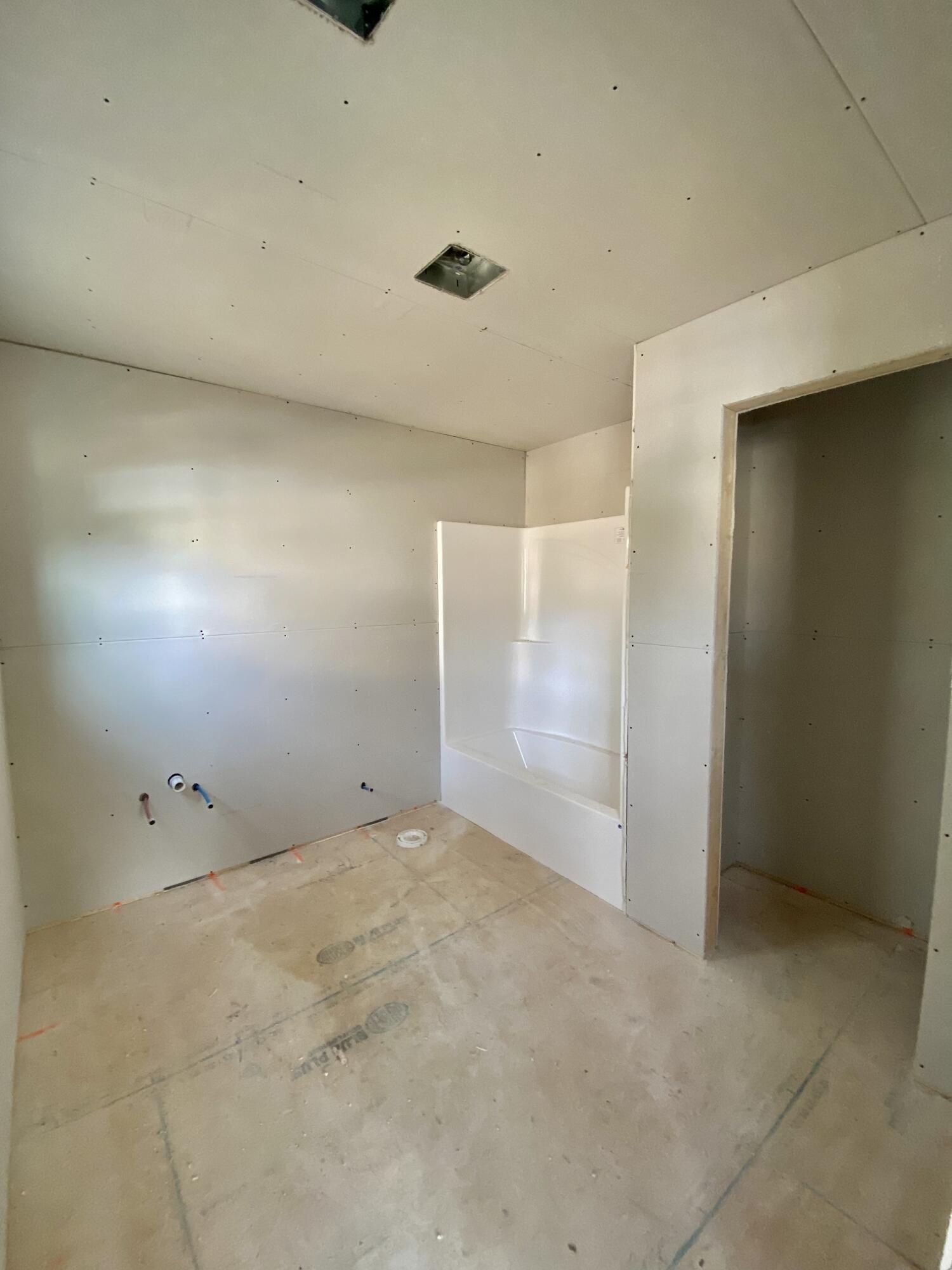 4307 Howell Road Chattanooga, TN 37411 - Photo 5 of 10 Master bathroom