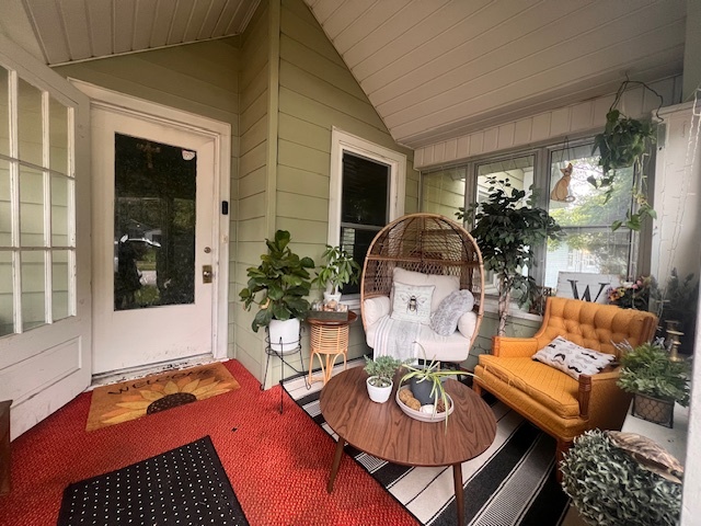 824 East Adams Street Clinton, IL 61727 - Photo 4 of 11 a living room with furniture and wooden floor