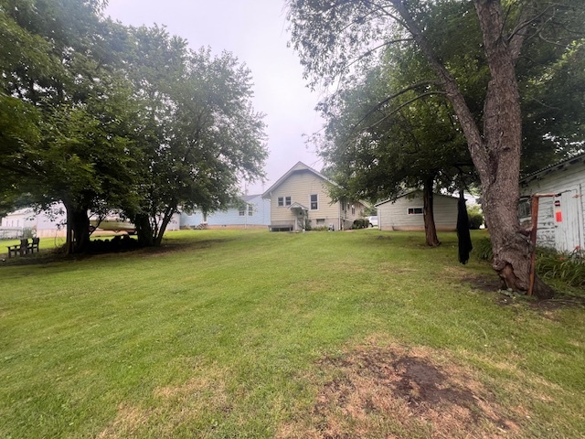 824 East Adams Street Clinton, IL 61727 - Photo 8 of 11 a house view with swimming pool in front of the house