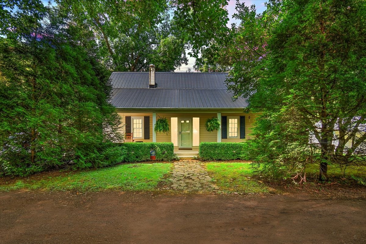 1570 Wolf Creek Road Silver Point, TN 38582 - Photo 2 of 40 a front view of a house with yard and green space